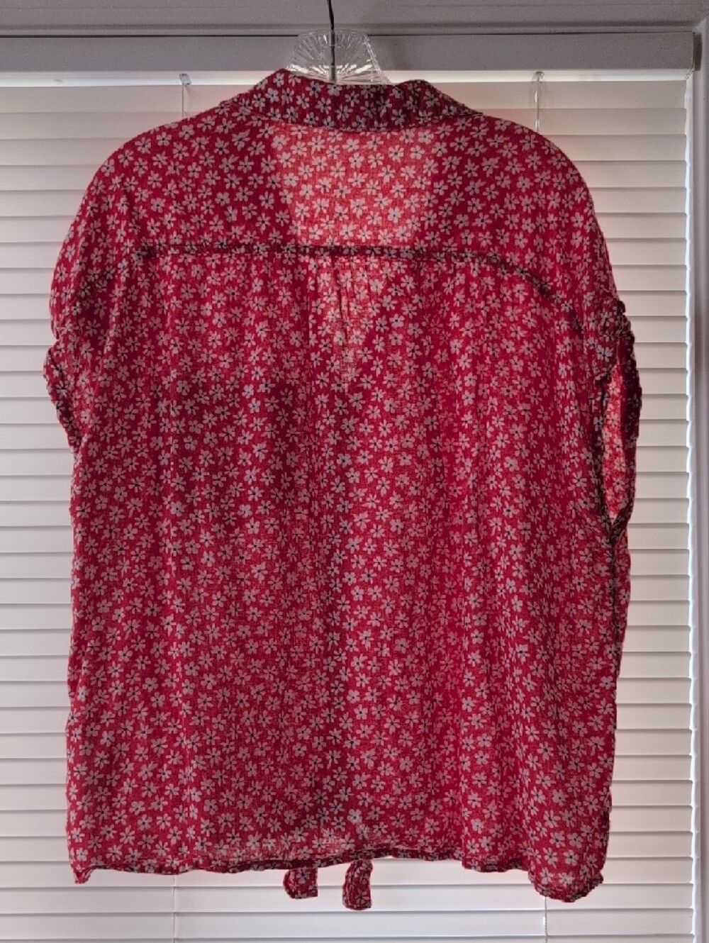 Old Navy Red Floral Button-Front Tie-Hem Shirt - Picture 5 of 5